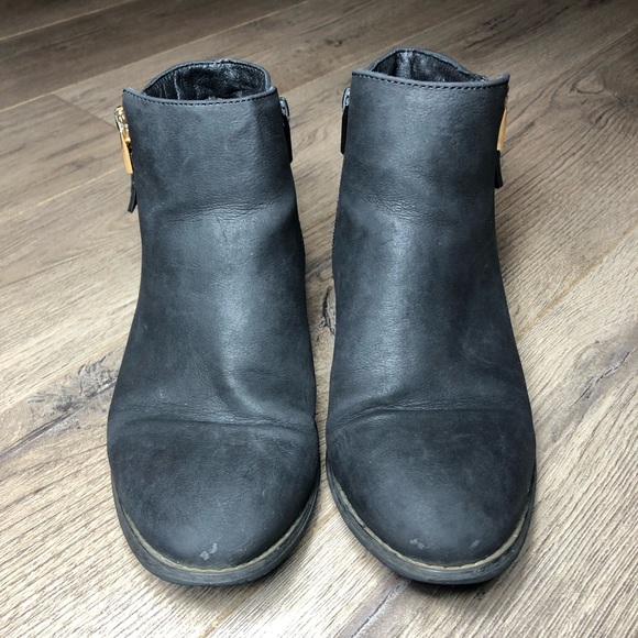 Chelsee Collected II Ankle Boot - Picture 3 of 9